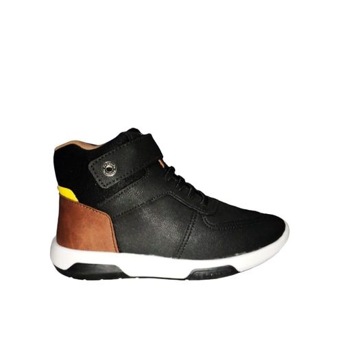 Tênis Pé Com Pé Preto